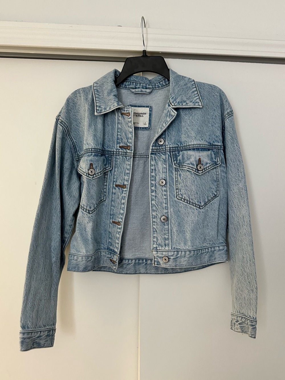 Abercrombie & Fitch Cropped Denim Jacket - Light Wash | Size Small